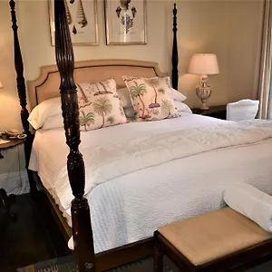 Simonton Court Historic & Herberg Key West